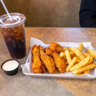 8 WINGS ,FRIES & DRINK